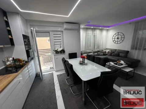 Prodaja, dvosoban stan, 57m², Lipov gaj, Novi Sad Sve Podlokacije - image 1