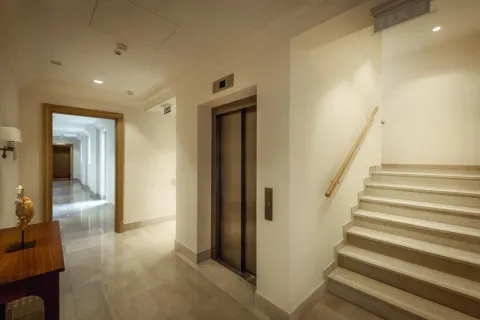 Rent, one bedroom apartment, 73m², Porto Montenegro, Tivat - image 5