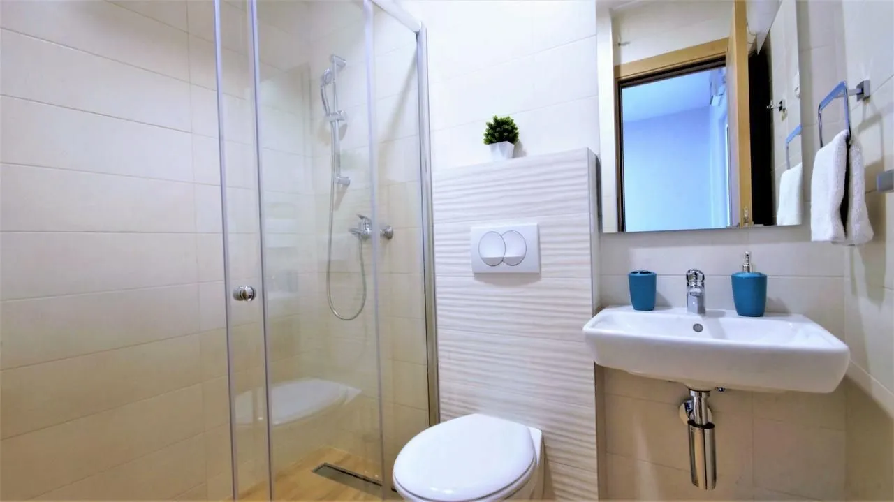 Izdavanje, garsonjera, 30m², Bečići, Budva