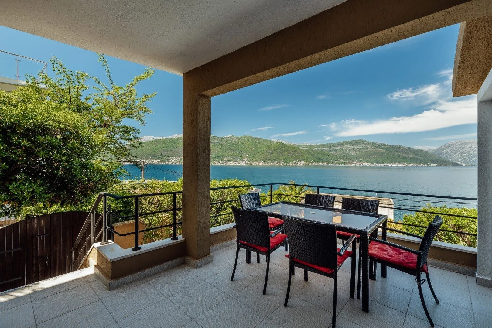 Sale, house, 270m², Bratešići, Kotor