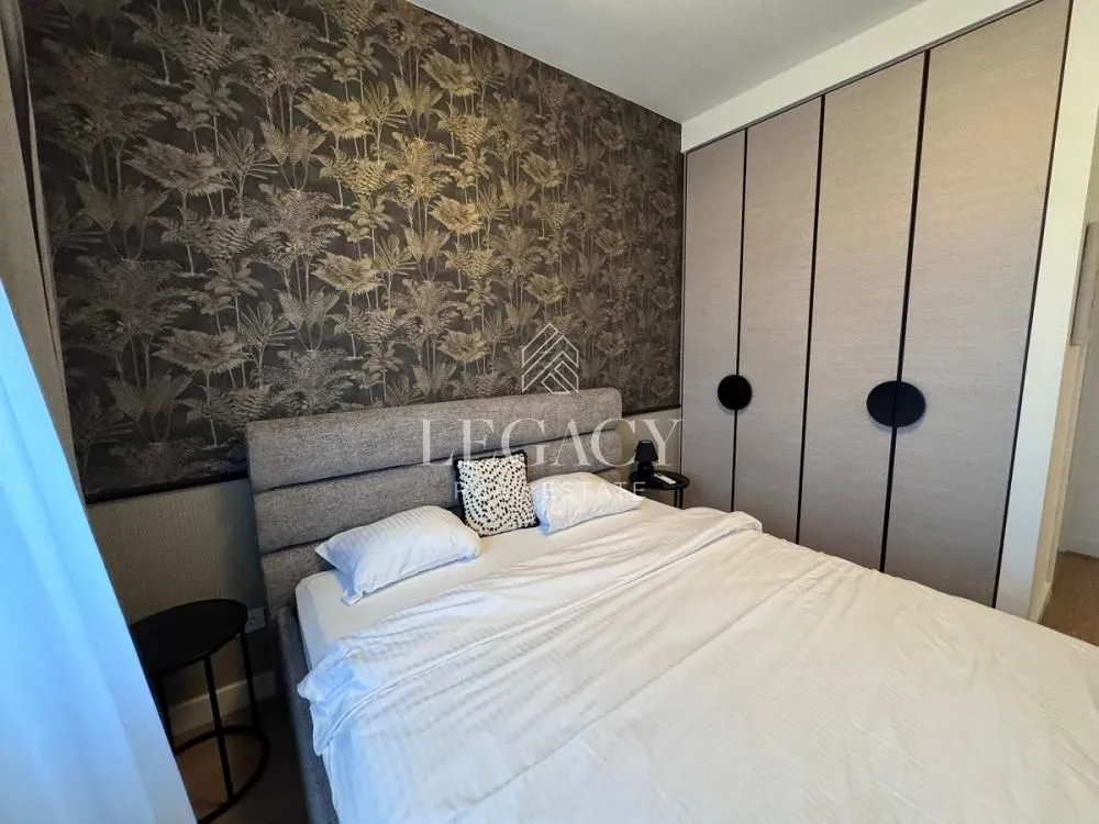 Izdavanje, trosoban stan, 79m², Savski Venac, Beograd