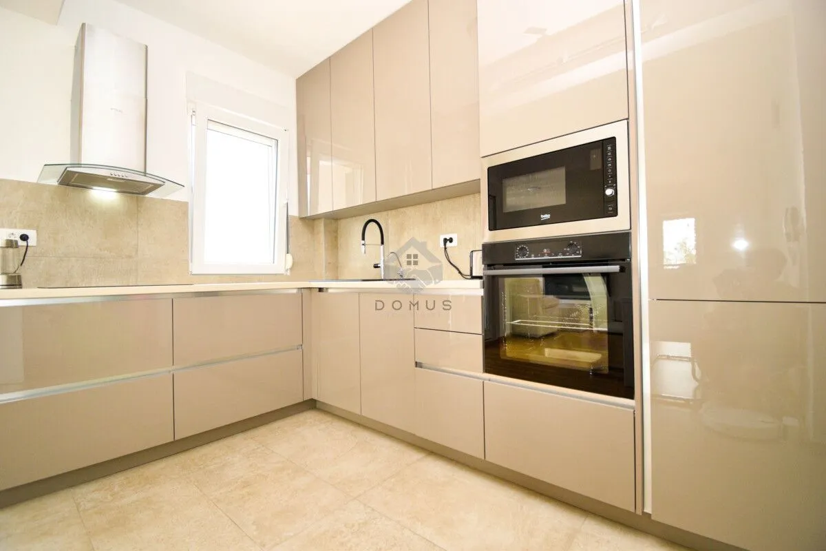 Prodaja, dvosoban stan, 72m², Tivat, Crna Gora