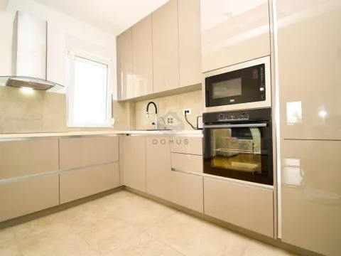 Sale, two bedroom apartment, 72m², Tivat, Crna Gora - image 4