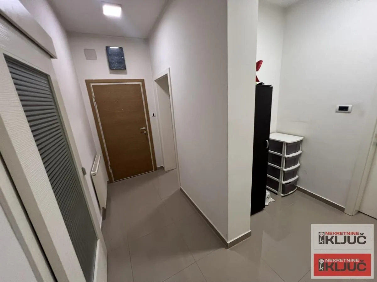 Prodaja, trosoban stan, 87m², Veternik, Novi Sad Sve Podlokacije