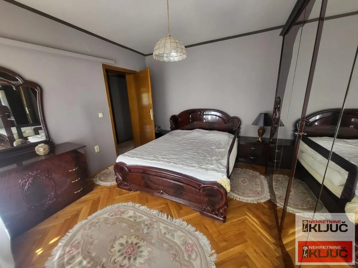 Prodaja, četvorosoban stan, 120m², Novo naselje, Novi Sad