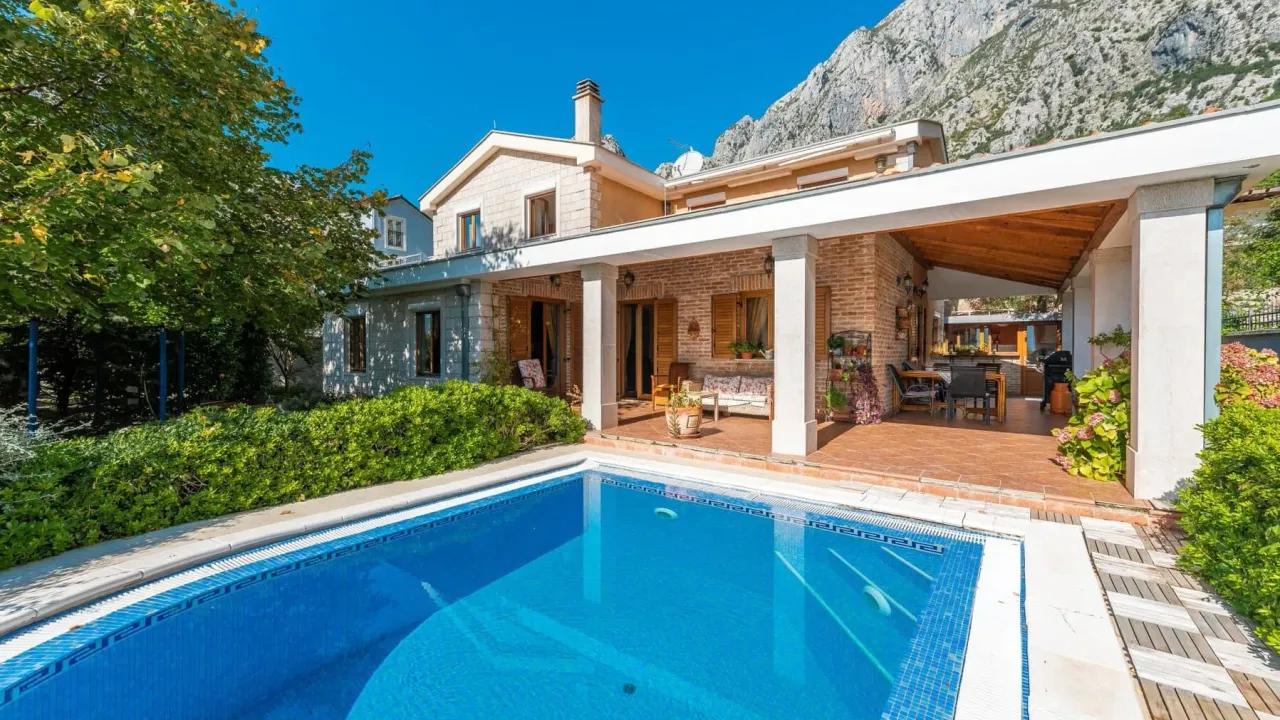 Sale, house, 305m², Orahovac, Kotor