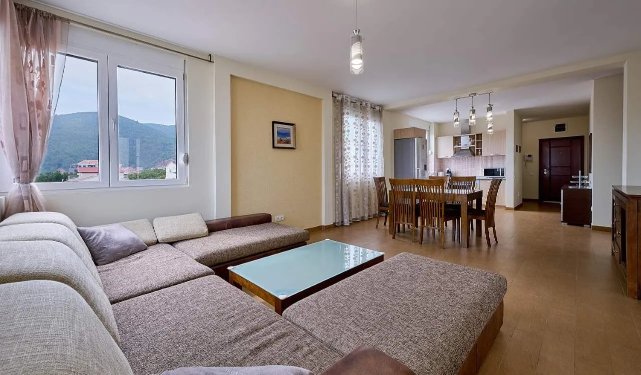 Prodaja, dvosoban stan, 88m², Lazi, Budva