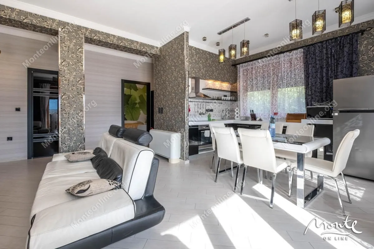 Sale, three bedroom apartment, 101m², Orahovac, Kotor