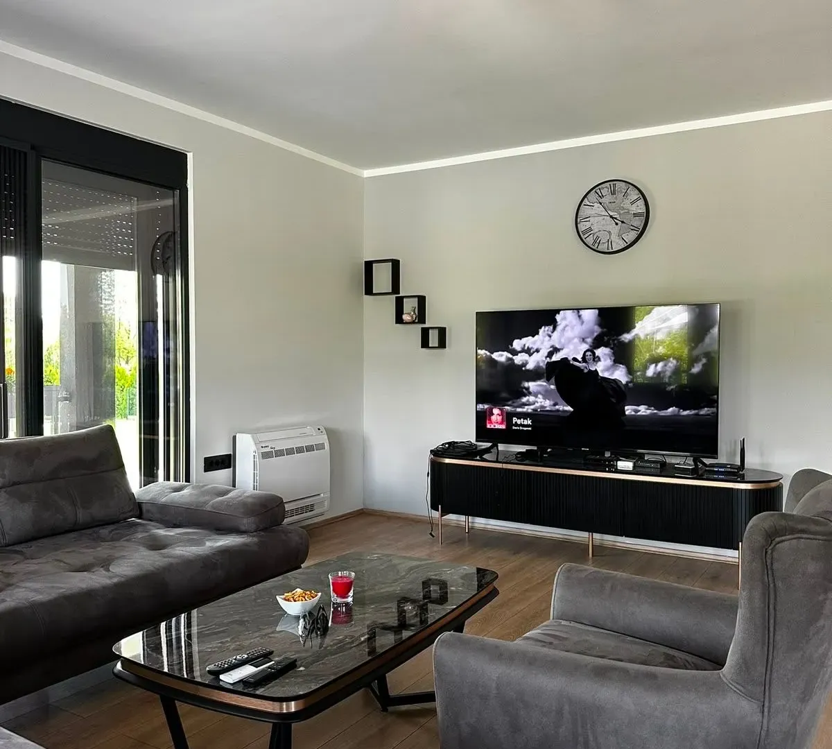 Rent, house, 160m², Pričelje, Podgorica