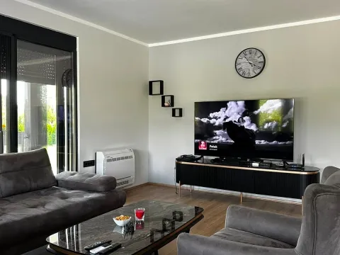 Rent, house, 160m², Pričelje, Podgorica - image 2