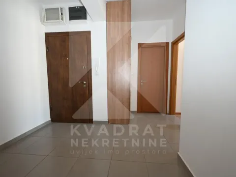 Rent, two bedroom apartment, 65m², Stari Aerodrom, Podgorica - image 11