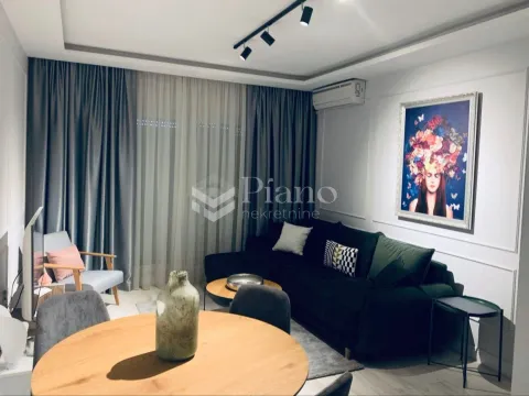 Izdavanje, jednosoban stan, 50m², Autobuska stanica, Podgorica - image 1