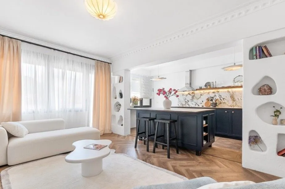 Izdavanje, dvosoban stan, 77m², Centar, Tivat