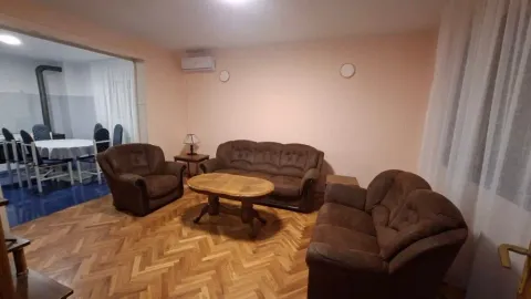 Living room with a seating set and parquet flooring. - image 3