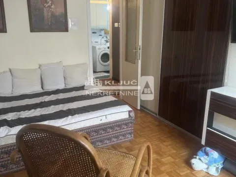 Izdavanje, trosoban stan, 90m², Kalenić Pijaca, Vračar Sve Podlokacije - image 13