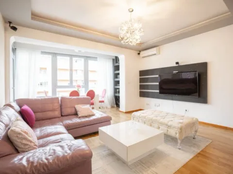 Izdavanje, dvosoban stan, 75m², City Kvart, Podgorica