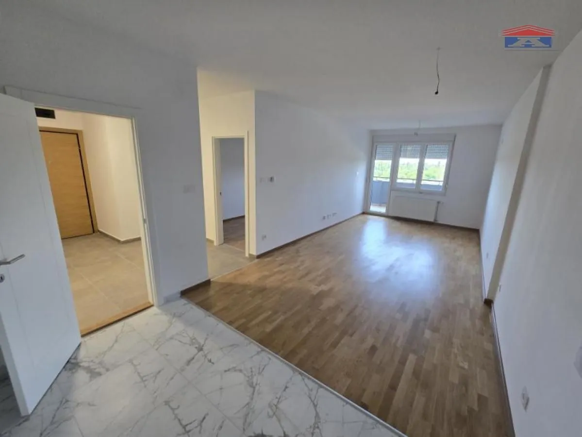 Prodaja, četvorosoban stan, 95m², Avijatičarsko naselje, Novi Sad Sve Podlokacije