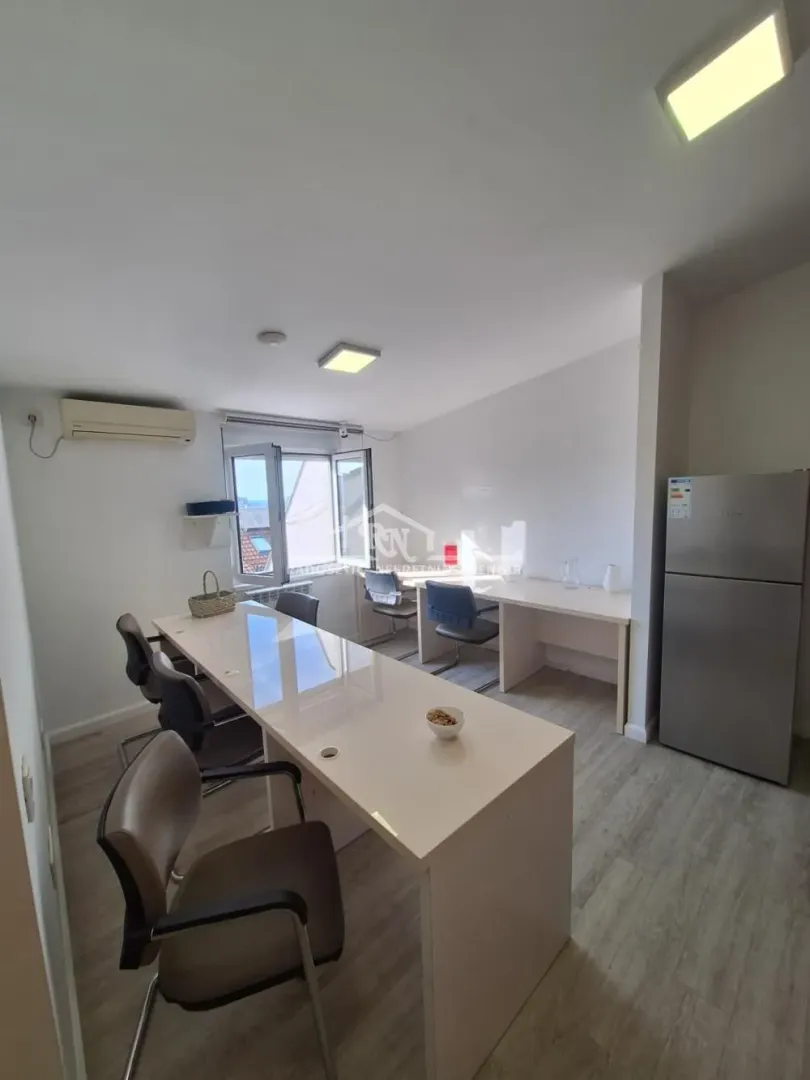 Prodaja, četvorosoban stan, 118m², Đeram Pijaca, Beograd