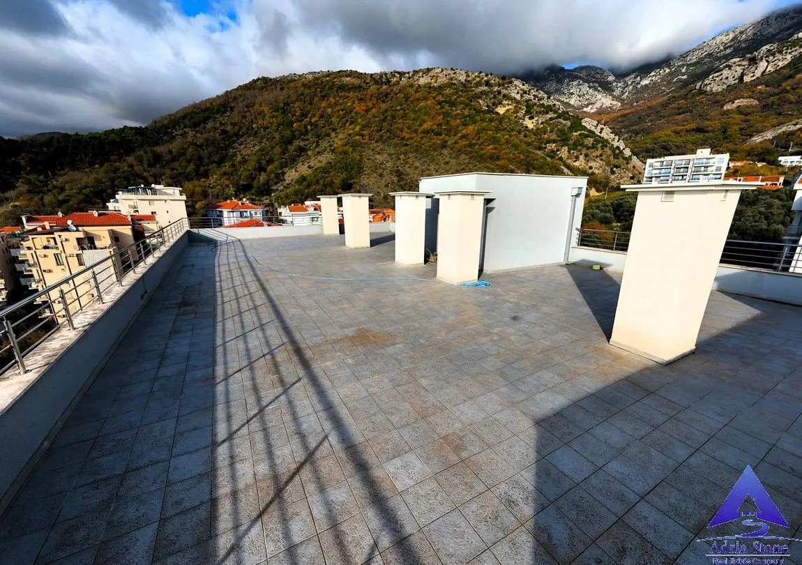 Sale, three bedroom apartment, 184m², Bečići, Budva