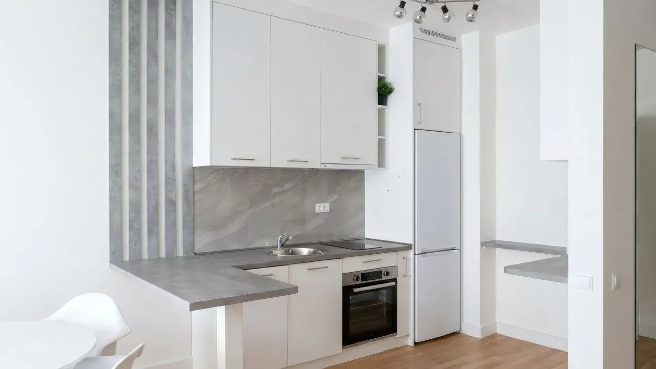 Izdavanje, jednosoban stan, 47m², Bečići, Budva