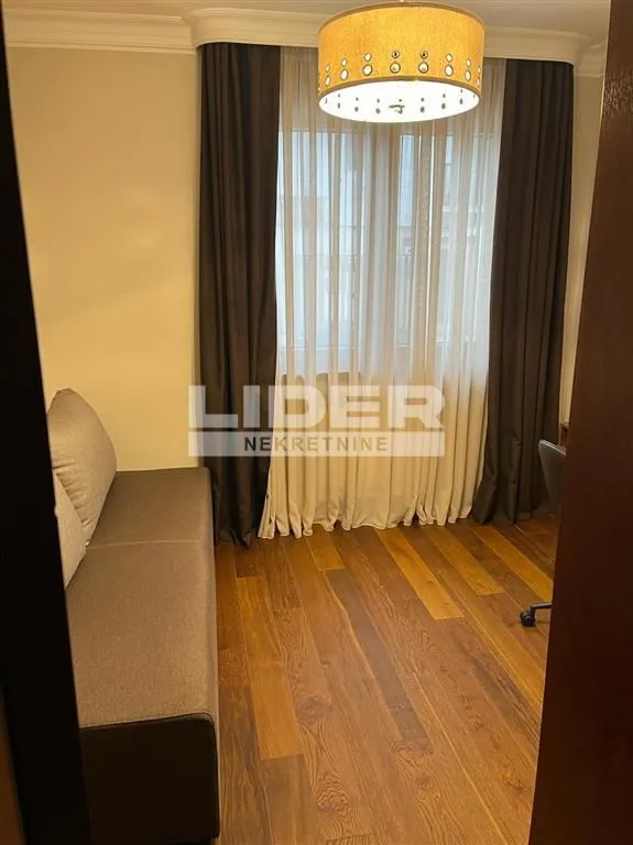 Izdavanje, trosoban stan, 75m², Čubura, Beograd