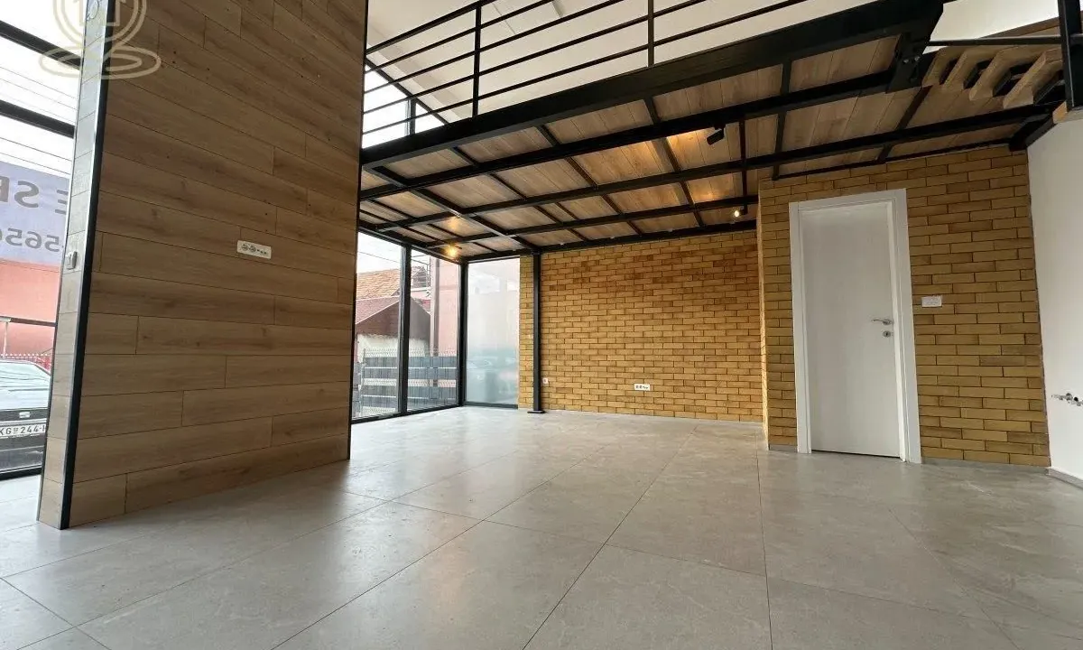 Izdavanje, poslovni prostor, 55m², Vašarište, Kragujevac
