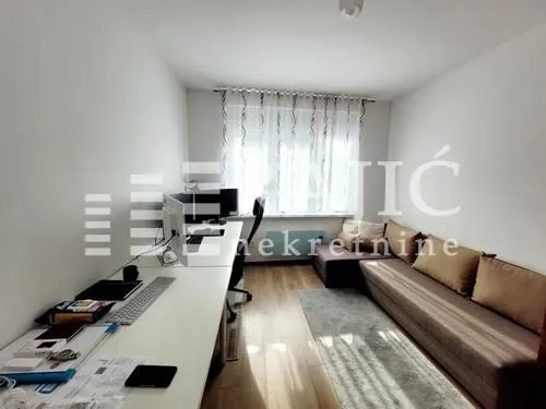 Rent, three bedroom apartment, 80m², Stari Grad, Beograd