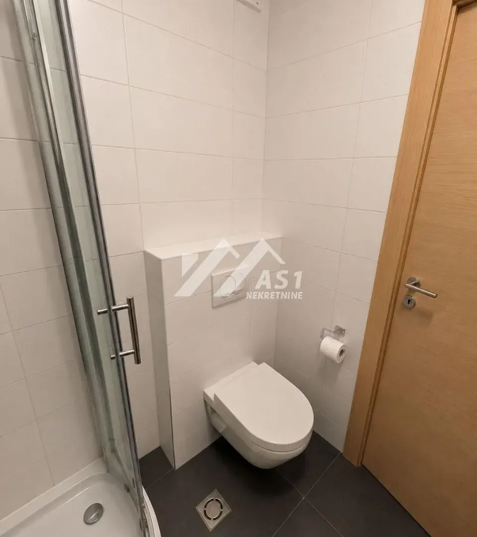 Izdavanje, jednosoban stan, 32m², Bulevar Evrope, Novi Sad Sve Podlokacije