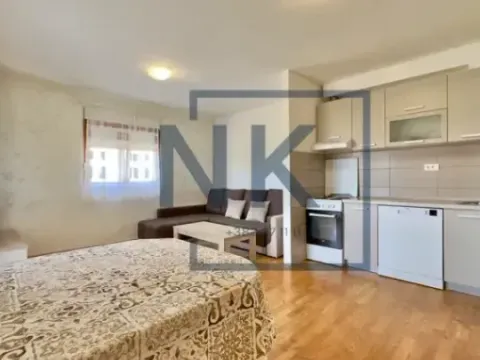 Izdavanje, dvosoban stan, 52m², Centar, Podgorica - image 9