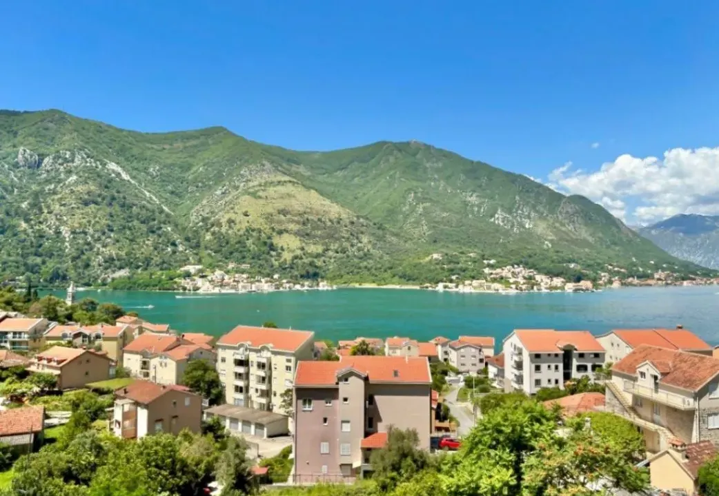 Prodaja, dvosoban stan, 100m², Dobrota, Kotor
