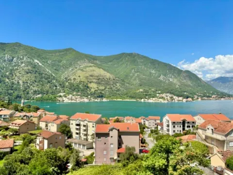 Prodaja, dvosoban stan, 100m², Dobrota, Kotor
