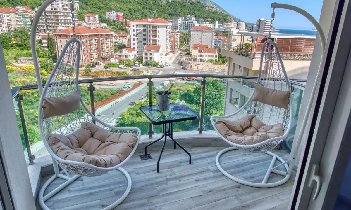 Izdavanje, jednosoban stan, 66m², Bečići, Budva