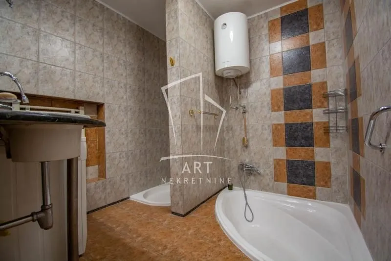 Sale, four bedroom apartment, 133m², Slavija, Vračar Sve Podlokacije