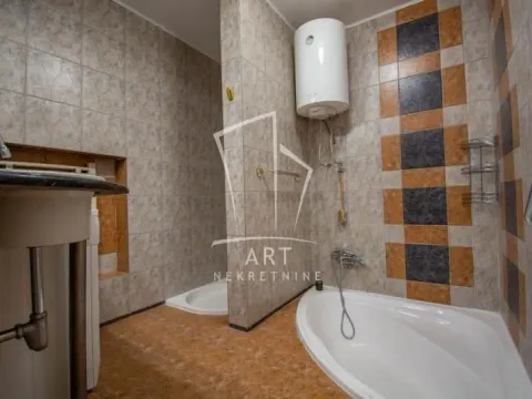 Prodaja, četvorosoban stan, 133m², Slavija, Vračar Sve Podlokacije - image 2