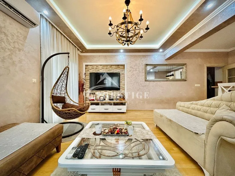 Izdavanje, trosoban stan, 95m², Blok 9, Podgorica
