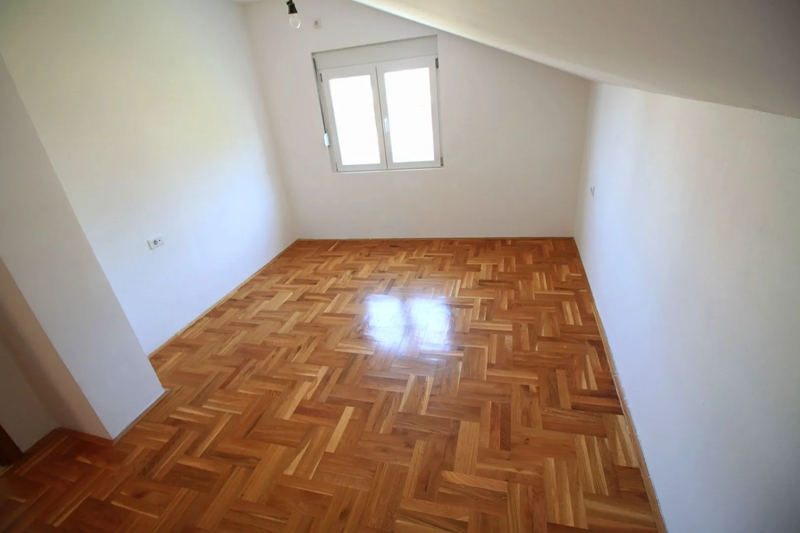 Prodaja, kuća, 188m², Centar, Bar