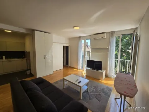 Izdavanje, trosoban stan, 59m², Vračar Sve Podlokacije, Beograd - image 3