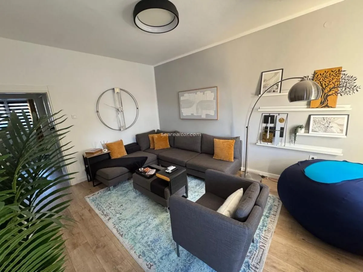 Izdavanje, jednosoban stan, 60m², Centar, Tivat