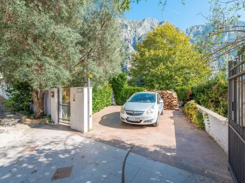 Sale, house, 305m², Orahovac, Kotor - image 29