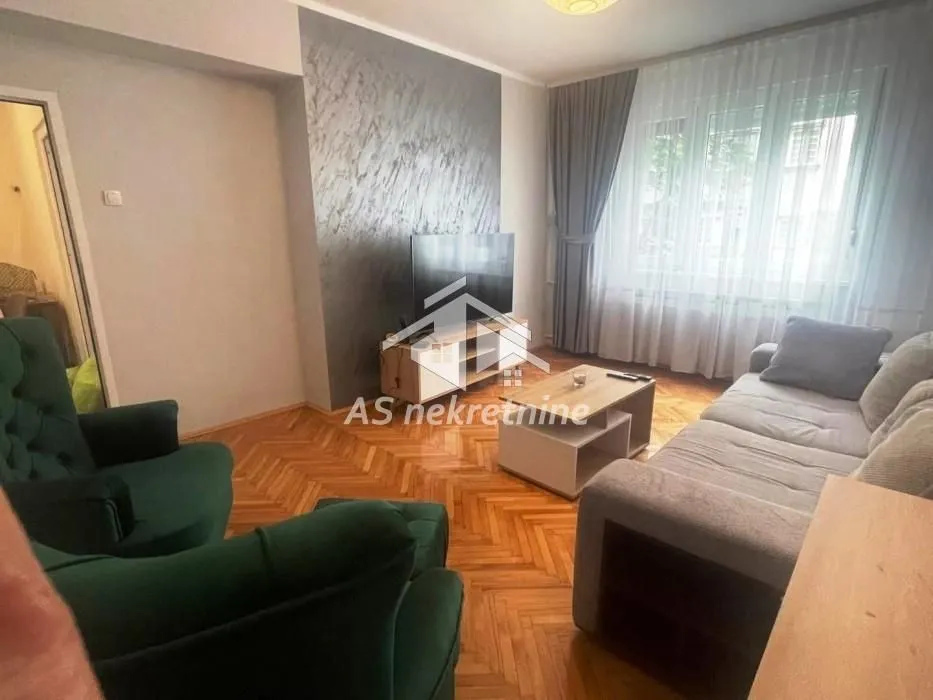 Izdavanje, trosoban stan, 60m², Savski Venac, Beograd