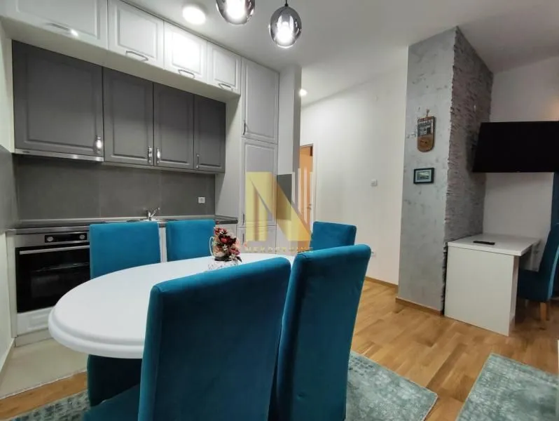 Izdavanje, dvosoban stan, 44m², Centar, Novi Sad