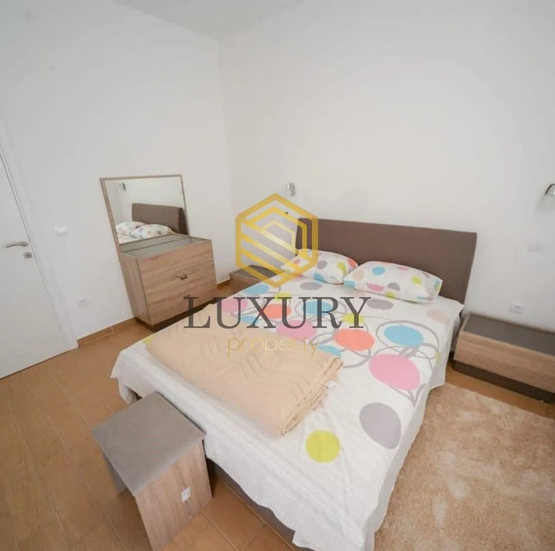 Izdavanje, dvosoban stan, 117m², Pržno, Budva
