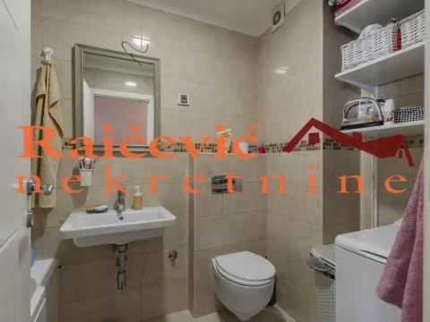 Prodaja, trosoban stan, 82m², Vračar, Šid - image 17