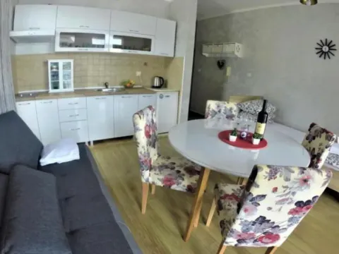 Izdavanje, garsonjera, 32m², Bečići, Budva - image 4