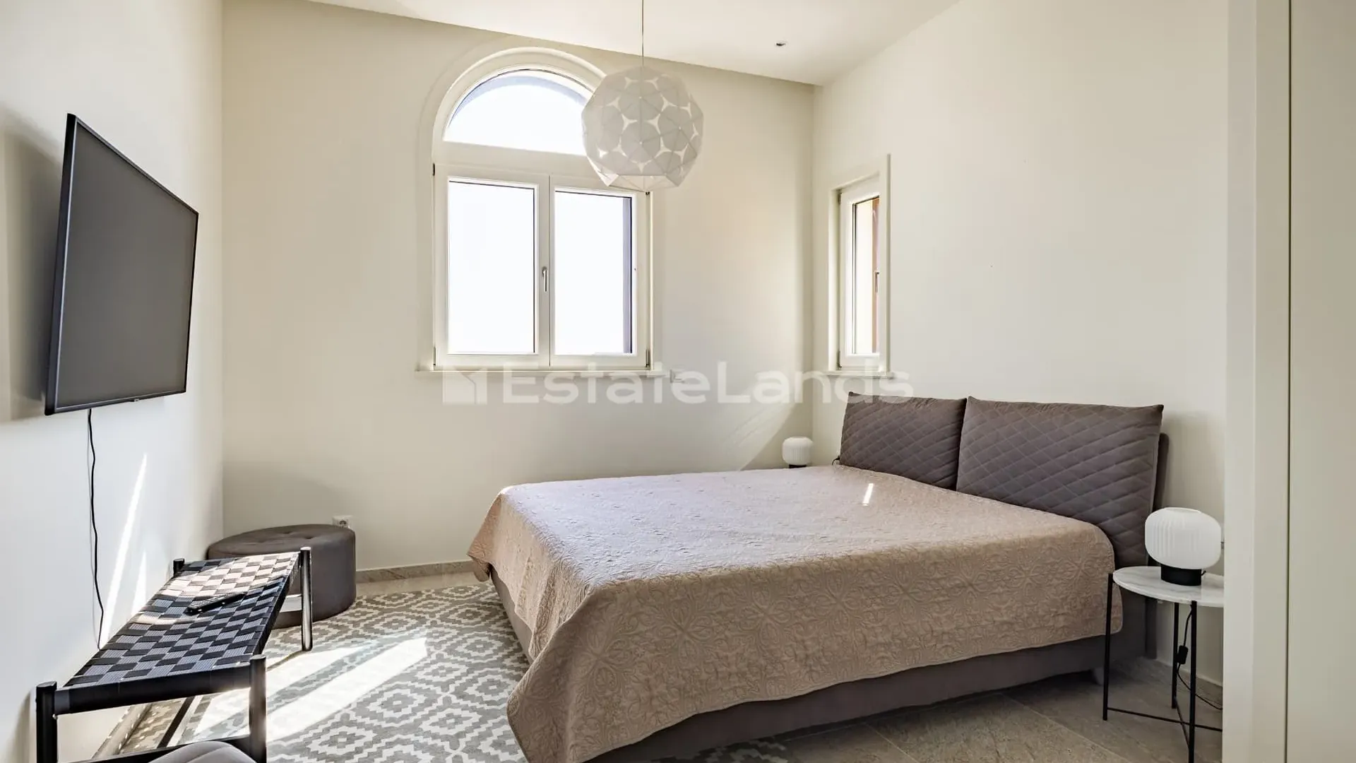Izdavanje, dvosoban stan, 100m², Luštica Bay, Tivat