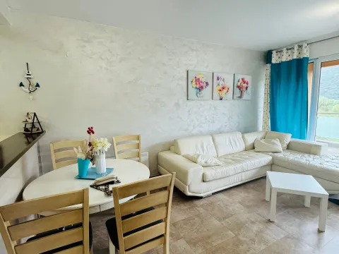 Sale, two bedroom apartment, 68m², Bečići, Budva - image 1