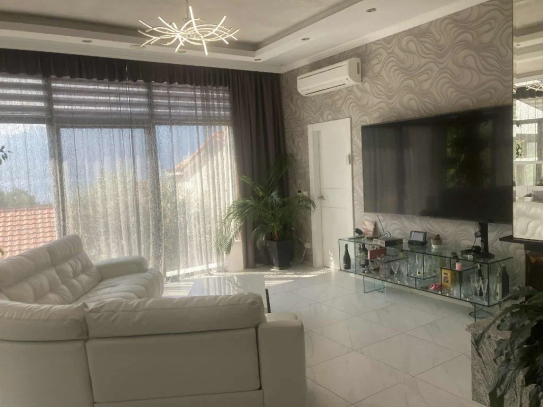 Prodaja, trosoban stan, 104m², Donji Orahovac, Kotor
