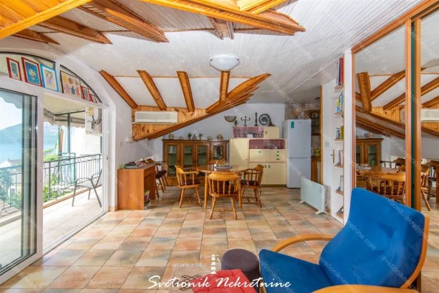 Prodaja, petosoban stan, 240m², Savina, Herceg Novi