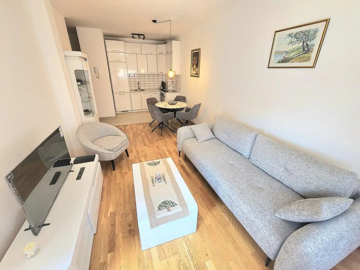 Rent, one bedroom apartment, 43m², Podkošljun, Budva