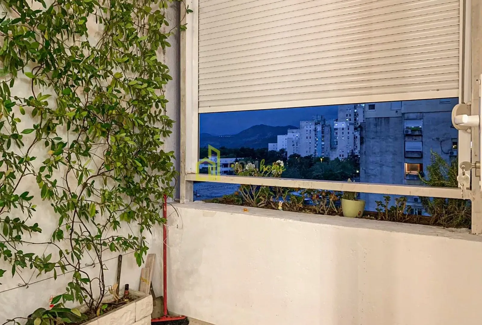 Izdavanje, trosoban stan, 100m², Blok 5, Podgorica